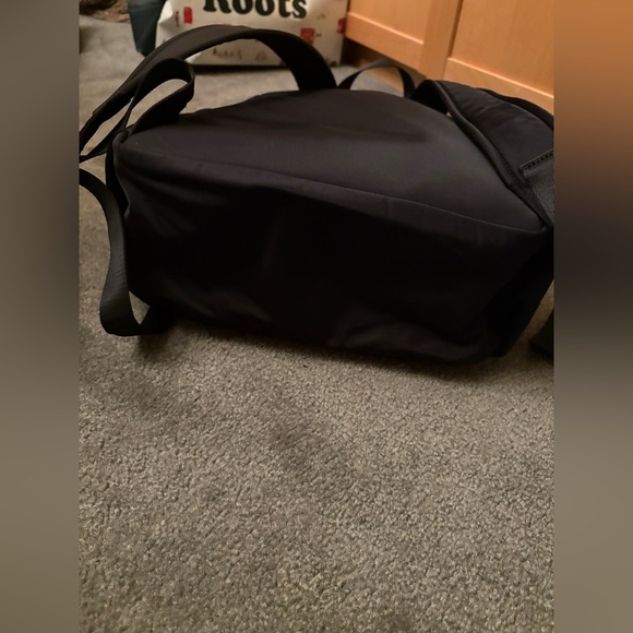 LULULEMON EVERYWHERE BACKPACK 22L**EXCELLENT** - Picture 4 of 7